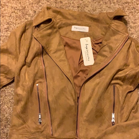 Light pink (1) and nude (1) suede moto jacket available - Picture 5 of 5